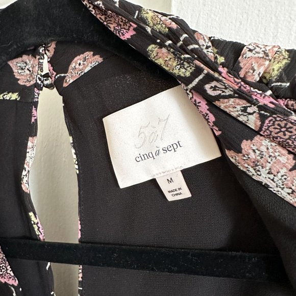 CINQ À SEPT Marlow V-Neck Top - Size Medium - Picture 5 of 8